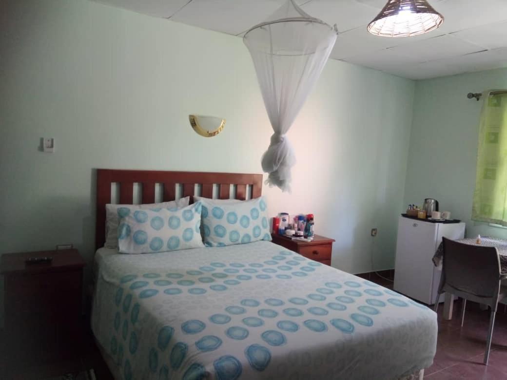 Gloria'S Bed And Breakfast Лівінґстон Екстер'єр фото
