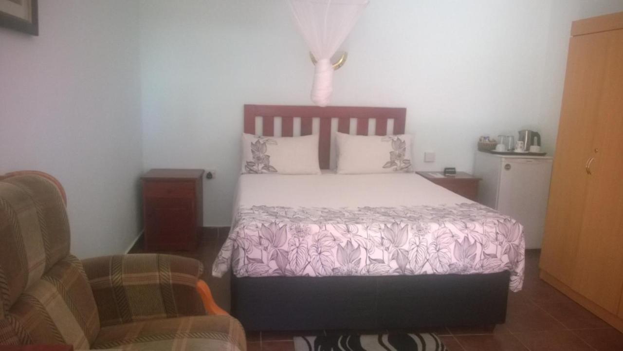 Gloria'S Bed And Breakfast Лівінґстон Екстер'єр фото